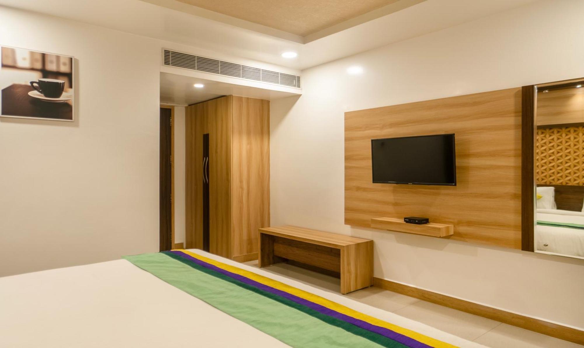 Hotel Treebo Golden Swan Pammal Chennai Esterno foto
