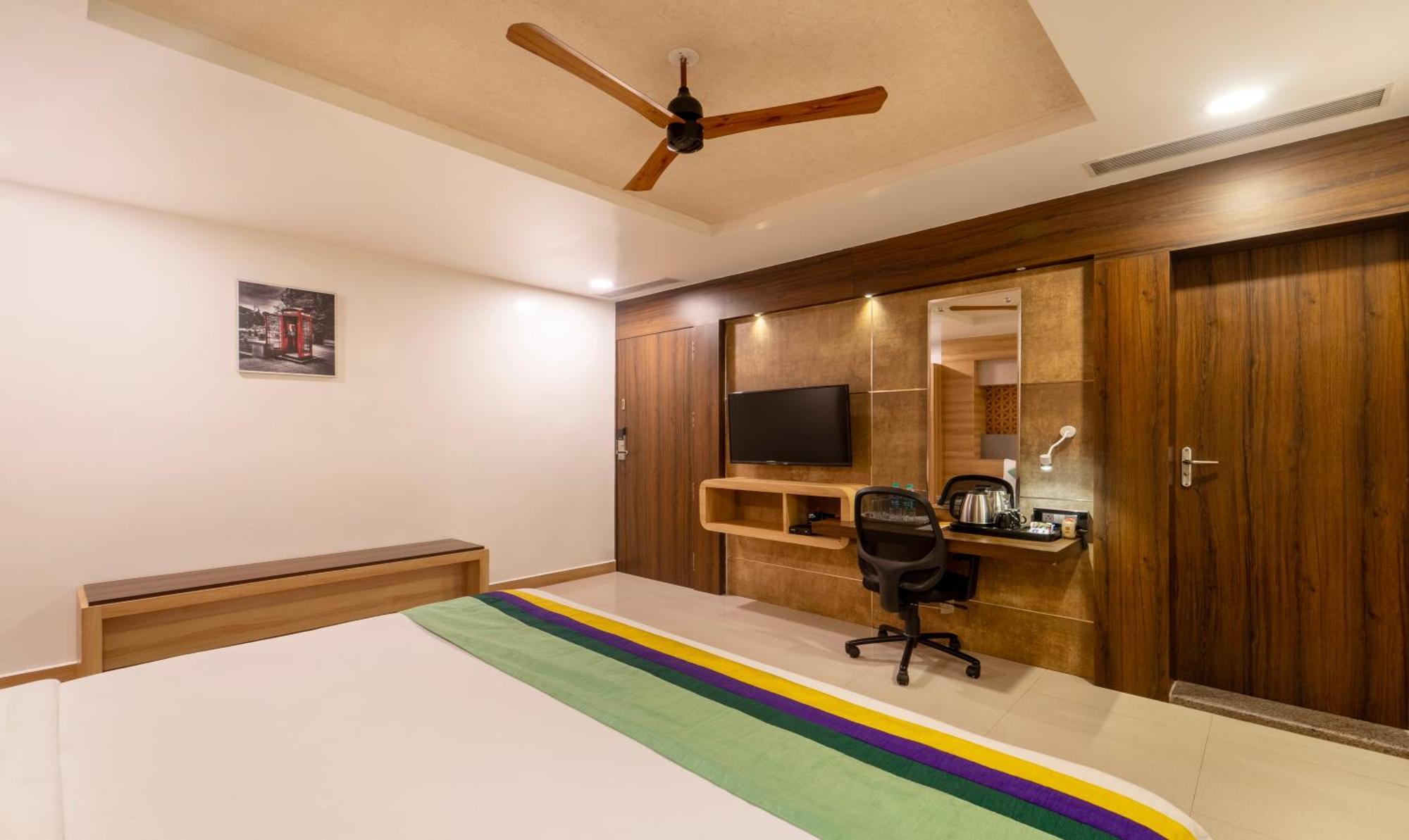 Hotel Treebo Golden Swan Pammal Chennai Esterno foto