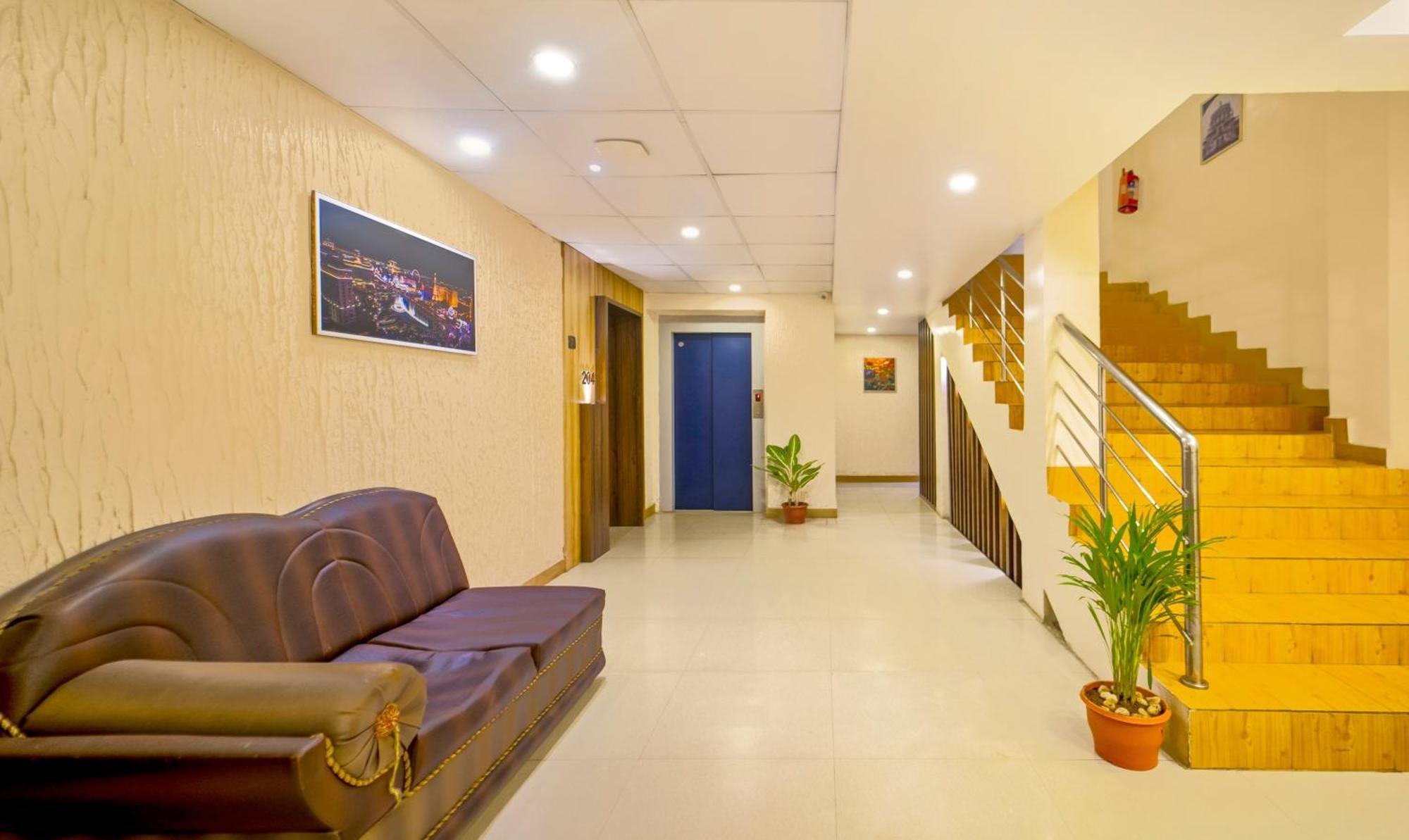 Hotel Treebo Golden Swan Pammal Chennai Esterno foto
