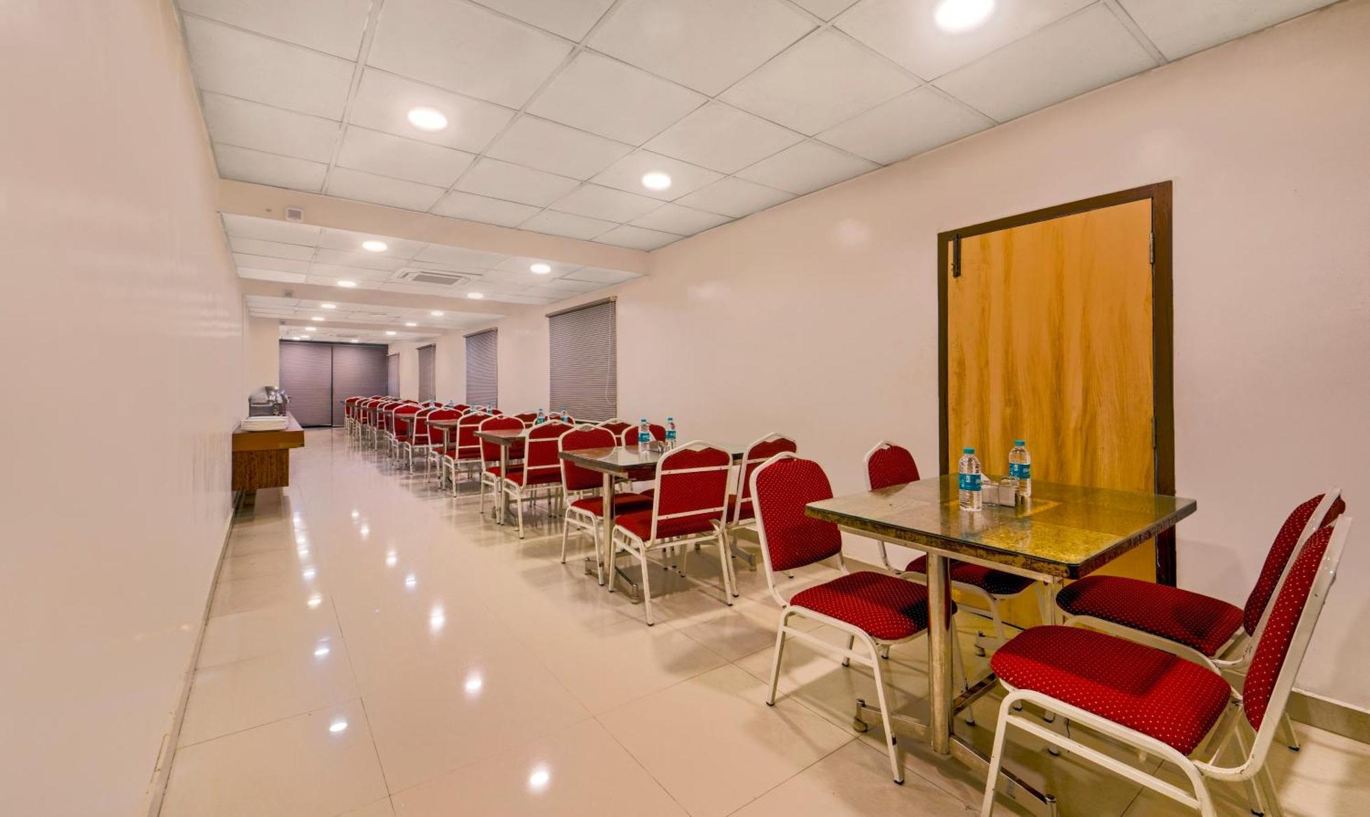 Hotel Treebo Golden Swan Pammal Chennai Esterno foto